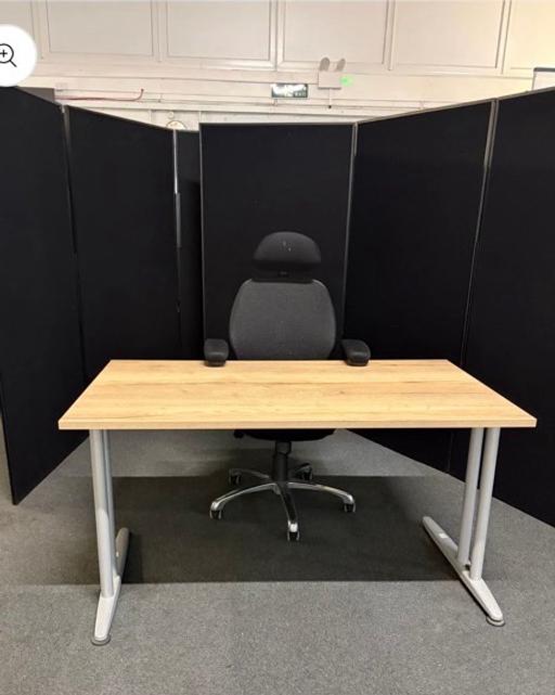  — Single freestanding office computer desk