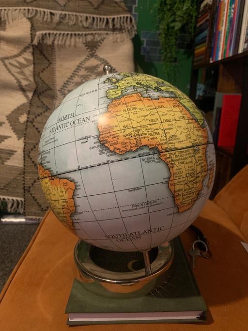  — Decorative world globe