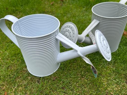  — Metal watering can. New. Ideal for baskets.