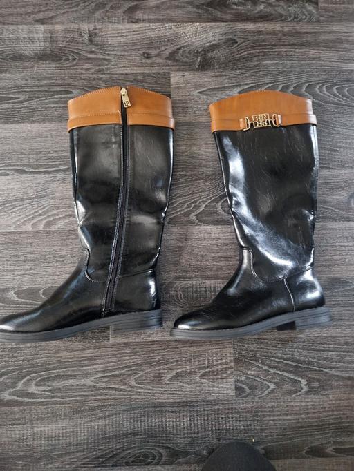  — New BIBA boots ladies size 6