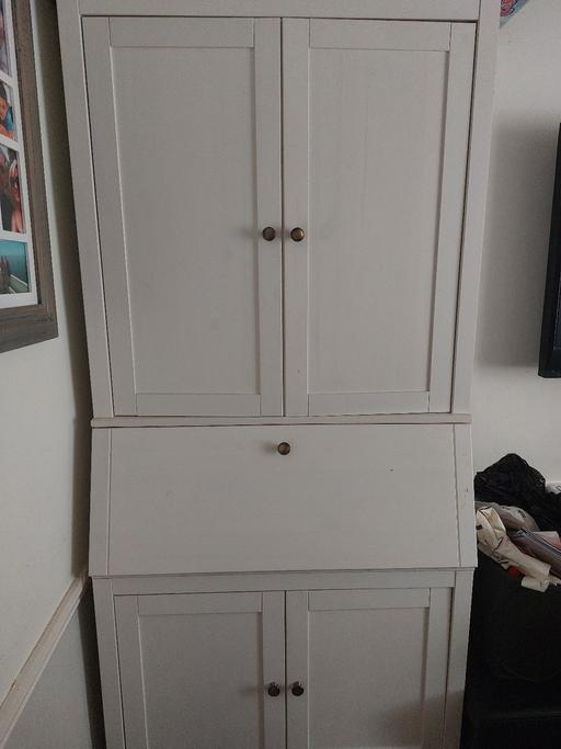  — ikea bureau