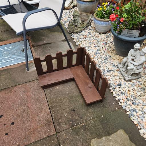  — wooden corner unit for plants