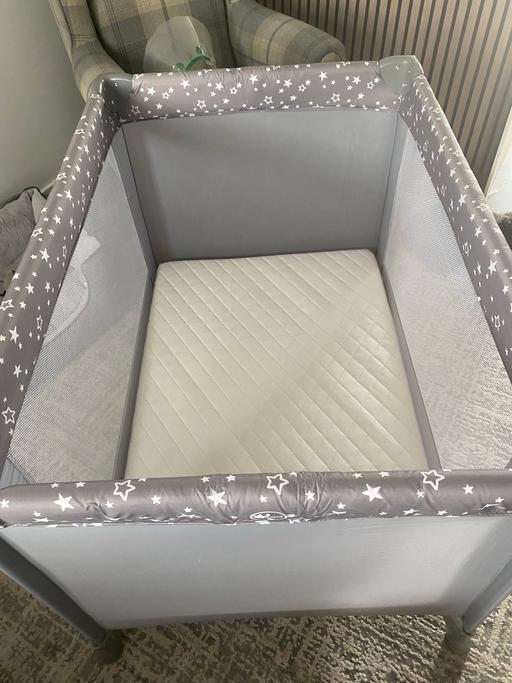  — Puggle travel cot