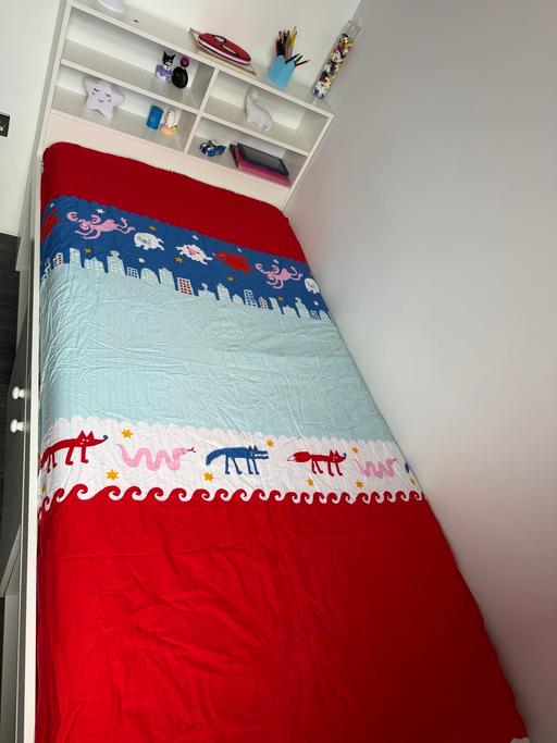  — Single bed
