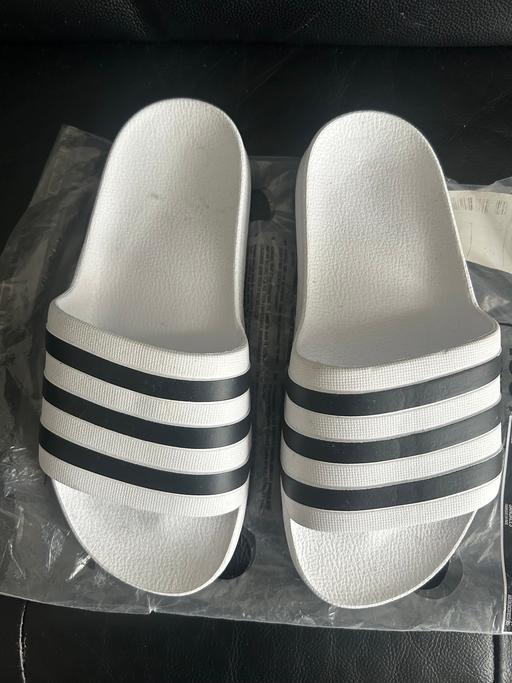  — Adidas Slides