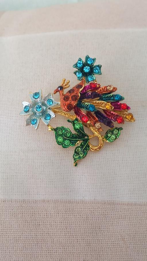  — vintage brooch