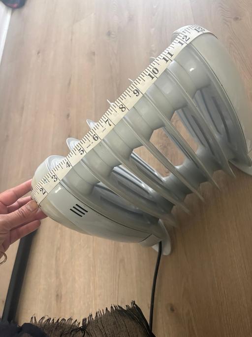  — Portable electric radiator