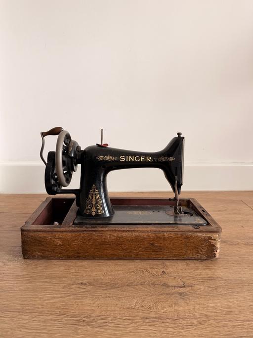  — SINGER Sewing Machine w/Box