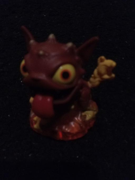 — Skylanders giants Hot-dog