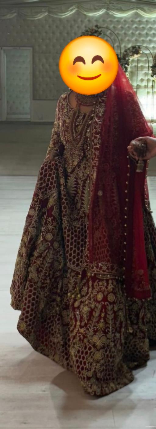  — Red Lengha
