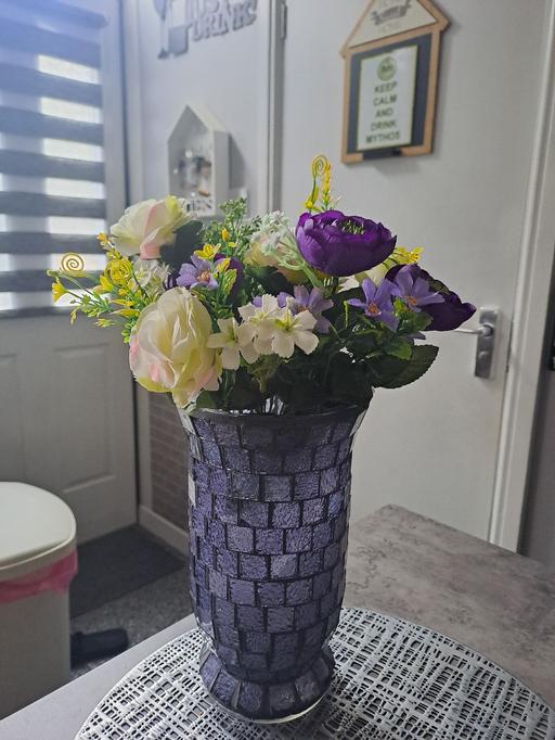  — large vase and flowers 💐
