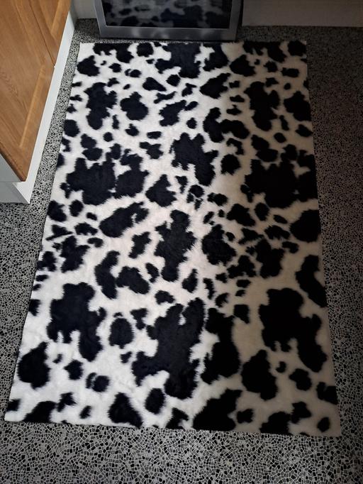  — brandnew none slip fur rug