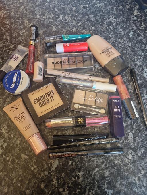  — brand new make up bundle (20 items)