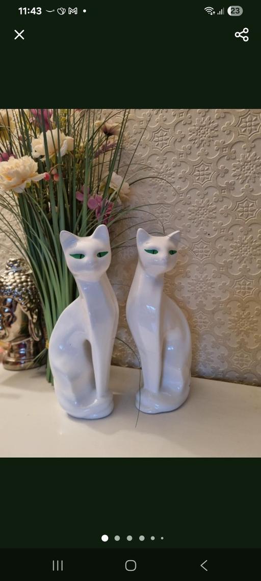  — Pair of China Siamese vintage cats £15