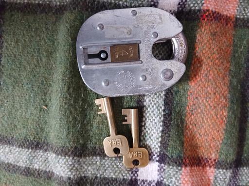  — LARGE PADLOCK WITH 2 KEYS