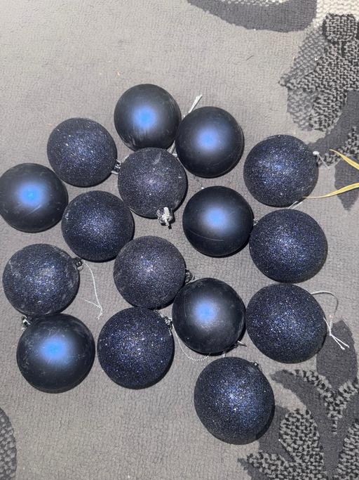  — Sparking blue baubles