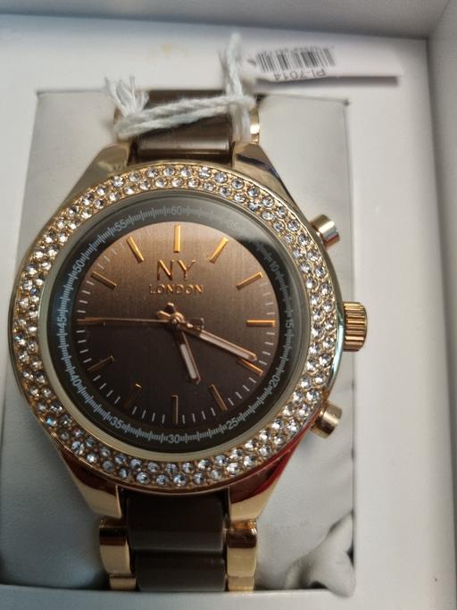  — unisex watch