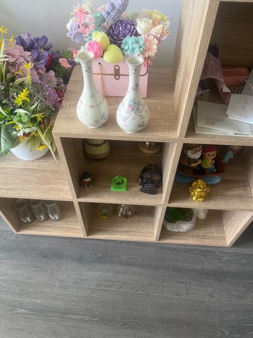  — Vases
