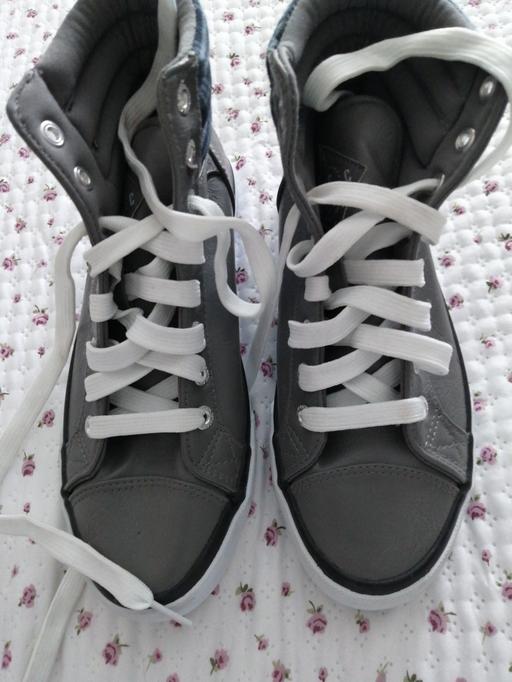  — ladies size *5*
