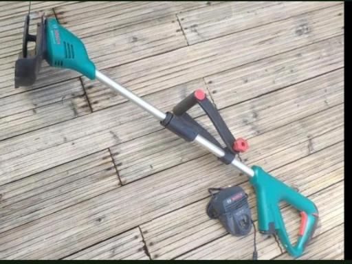  — Bosch Easy grass cut 12 / 230 strimmer ￡55