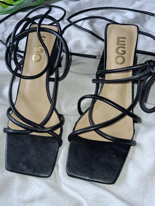  — stappy sandals 6