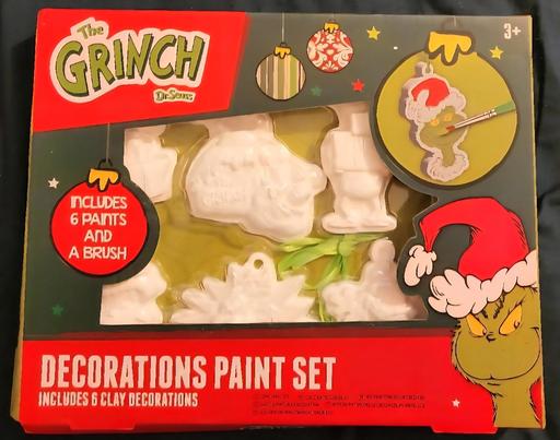 — Grinch decorations
