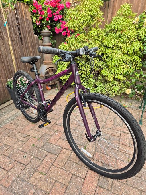  — CARRERA AXLE Ultralite 27.5 Ladies Hybrid..