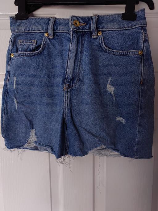 — Women's denim shorts size 6