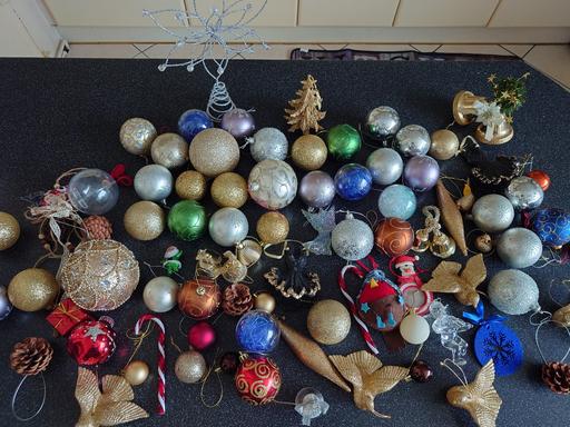  — Large collection of Christmas baubles