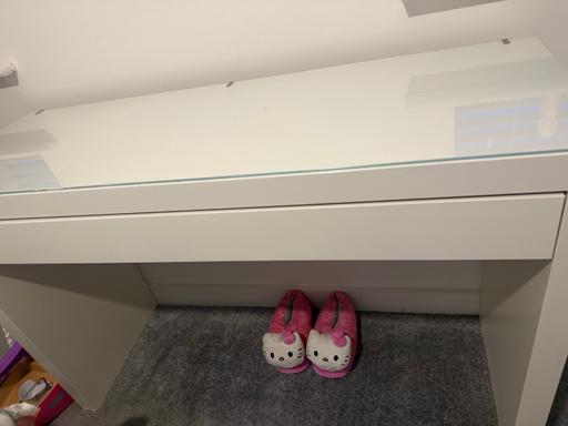  — Malm dressing table