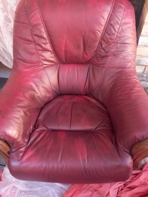  — 2 twin arm chairs