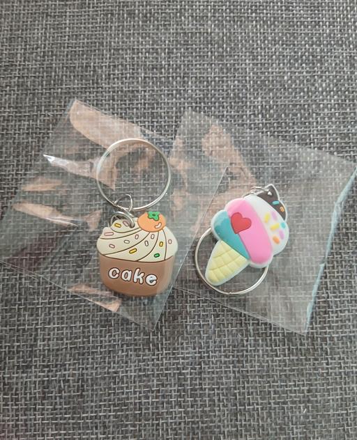  — 2 Cake Keyrings New