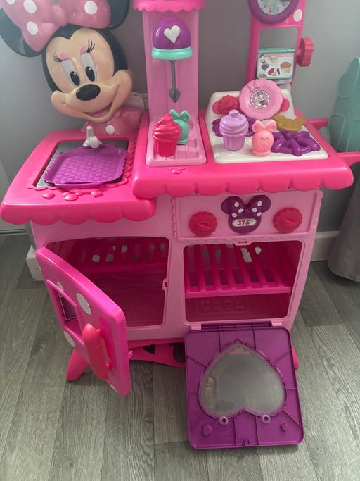  — Play kitchen