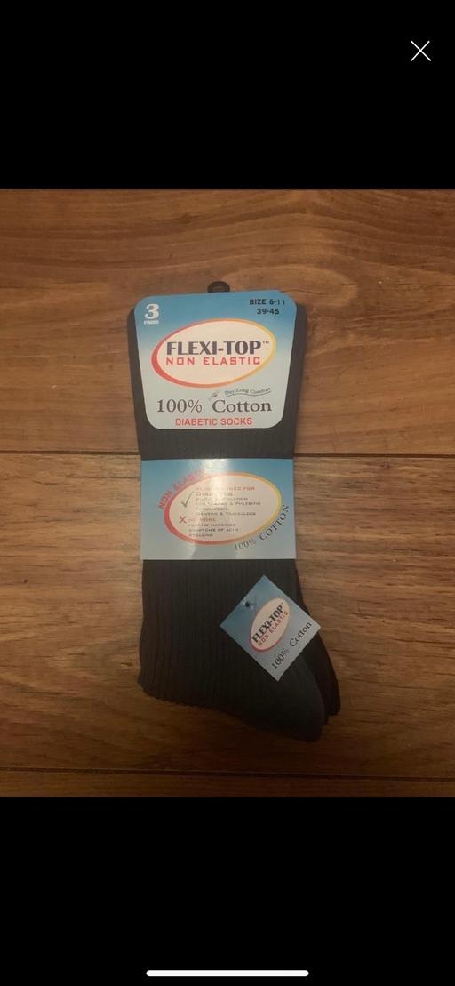  — Socks 6-11 mens