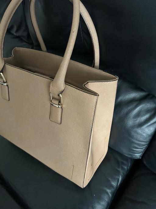  — Accessorize Handbag