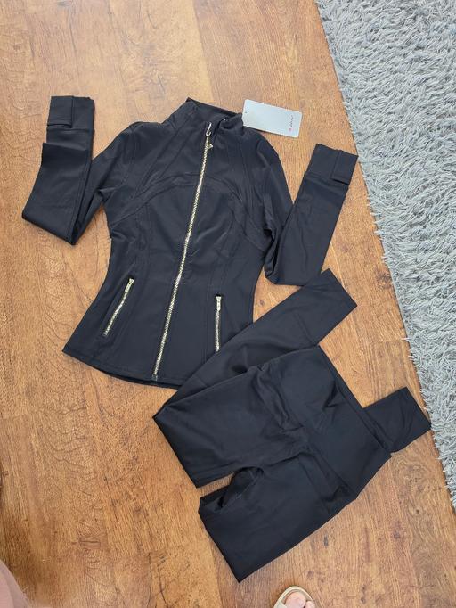  — lululemon tracksuit size 8