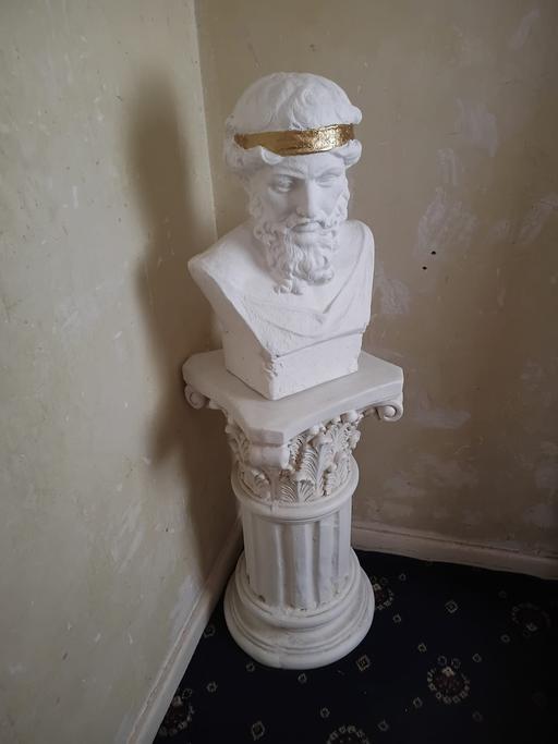  — bust with stand