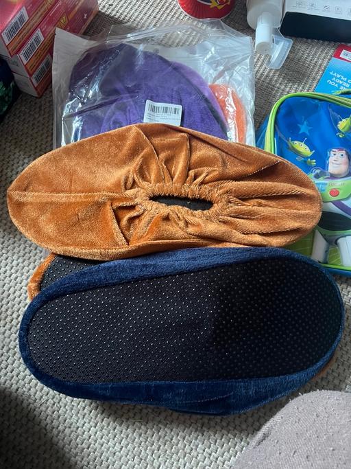  — Six pairs non slip shoe covers