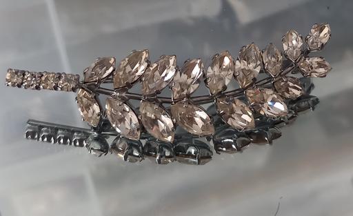  — Beautiful vintage Rhinestone gemstone brooch