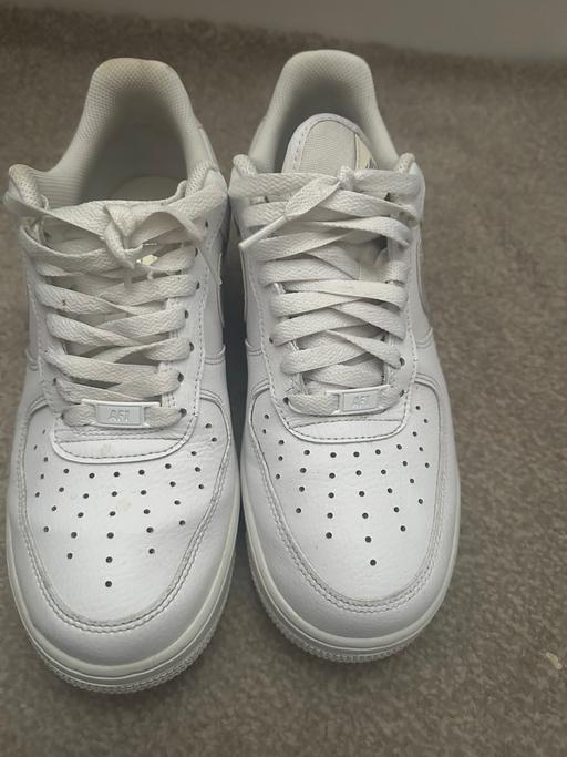  — Trainers woman