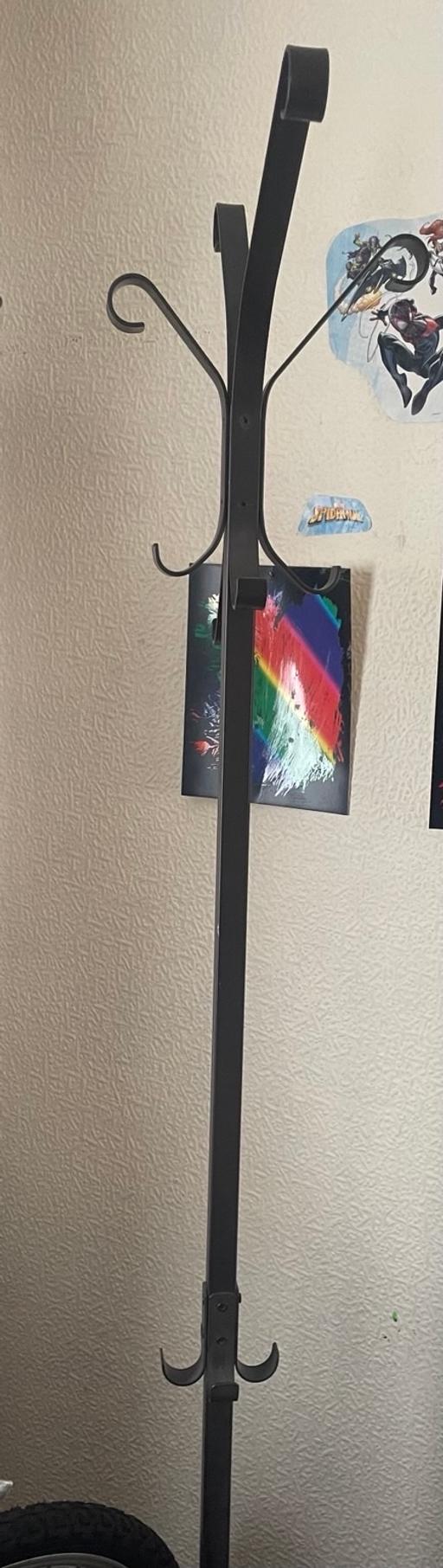  — Metal coat stand