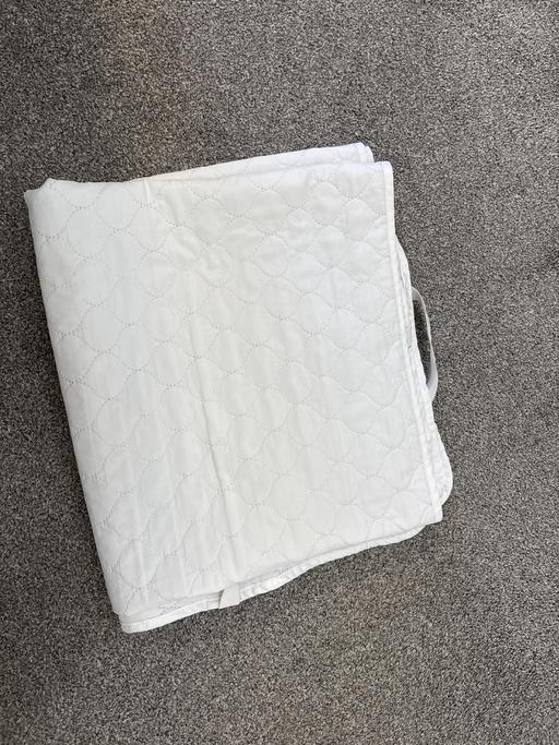  — Mattress protector