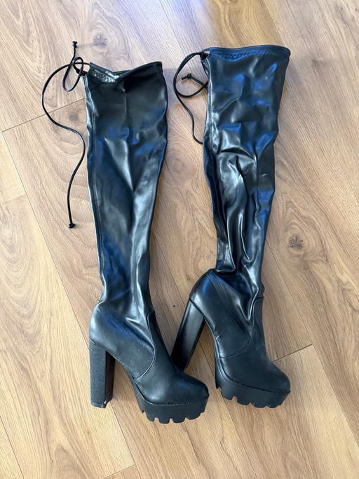  — boots size 37