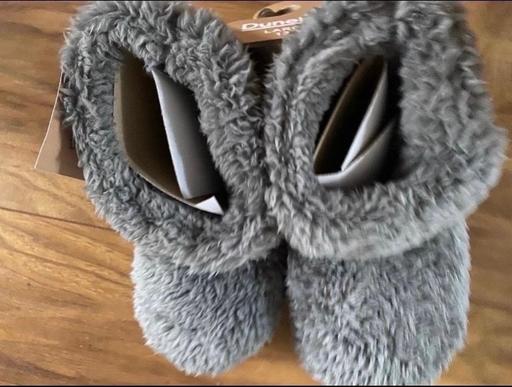  — Children’s slipper boots size 11-12 & 13-1