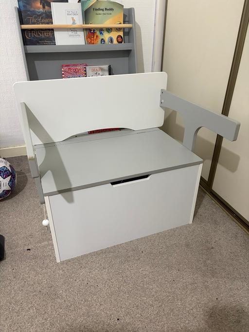  — Kids storage that converts to a table / chair