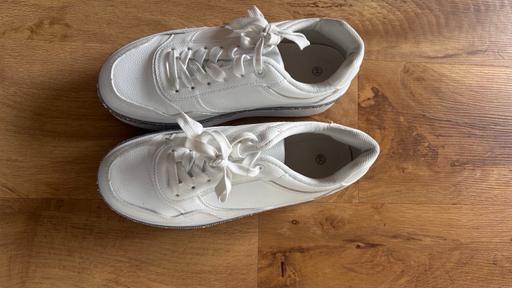  — White platform glitter lemonade trainers