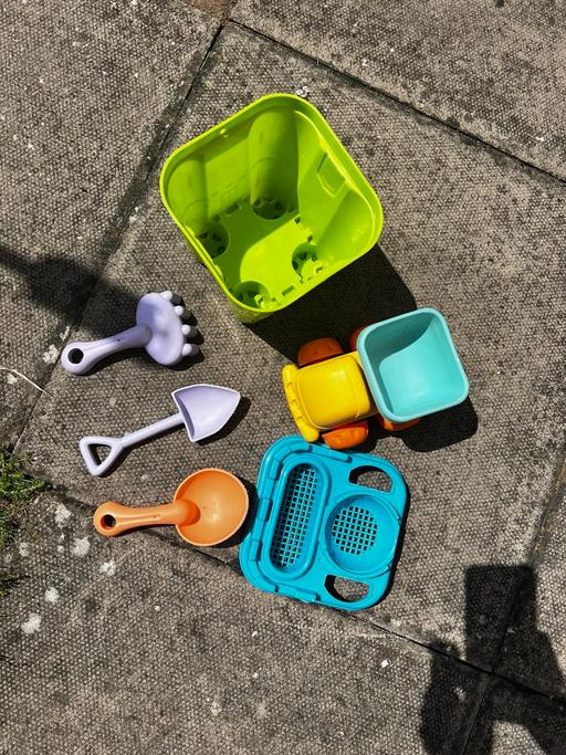  — Sand toys