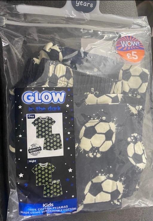  — Glow in the dark pyjamas age 3/4 years
