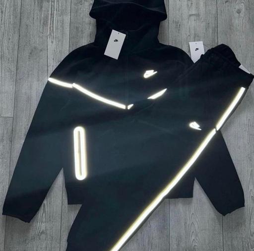  — Nike tech fleece reflective