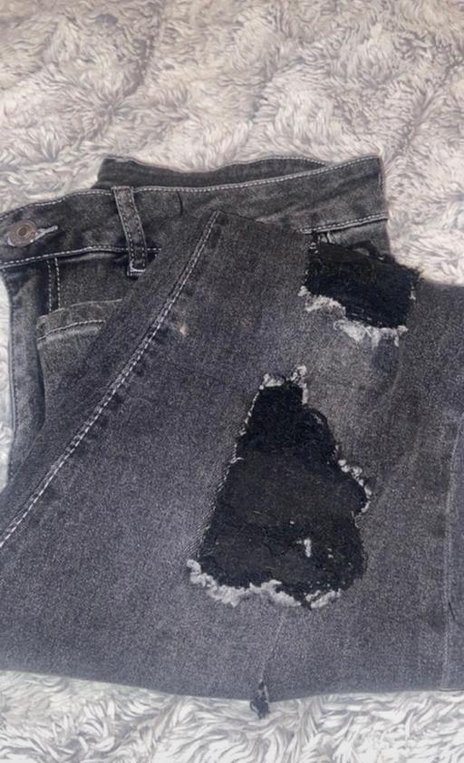 — Womens ripped jeans